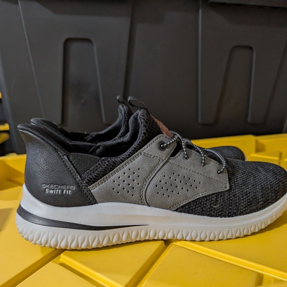 Skechers Swift Fit Mens Black Grey Mesh Slip On Sneakers Size 9 (store display)